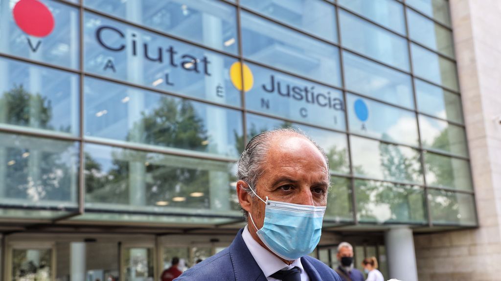 El fiscal pide deducir testimonio contra Francisco Camps por mentir en el juicio de la visita del papa a Valencia El fiscal pide deducir testimonio contra Francisco Camps por mentir en el juicio de la visita del papa a Valencia