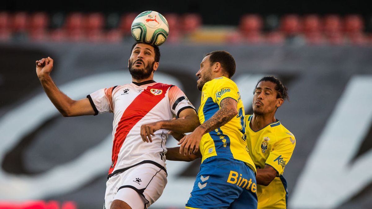 La plantilla del Rayo Vallecano aislada por un contacto con un jugador del Fuenlabrada La plantilla del Rayo Vallecano aislada por un contacto con un jugador del Fuenlabrada