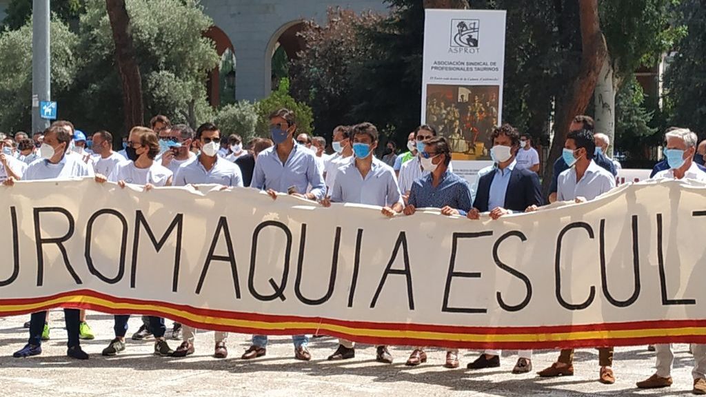 Cientos de profesionales del toro piden la dimisión de la Ministra de Trabajo Cientos de profesionales del toro piden la dimisión de la Ministra de Trabajo