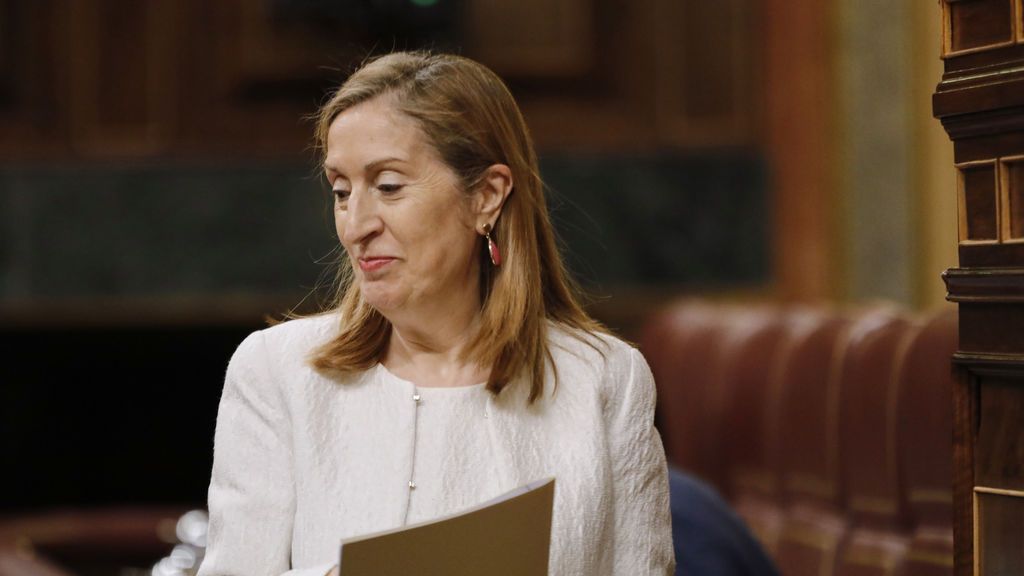 El PP pacta con el Gobierno acuerdos en Sanidad y UE presionado por el entendimiento europeo El PP pacta con el Gobierno acuerdos en Sanidad y UE presionado por el entendimiento europeo