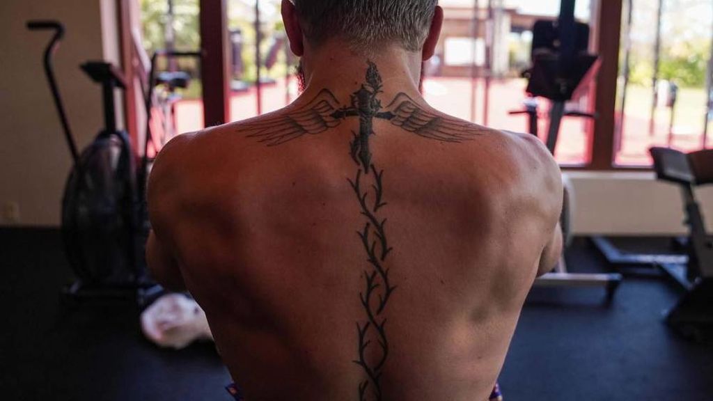 tatuajes en la espalda de Connor McGregor