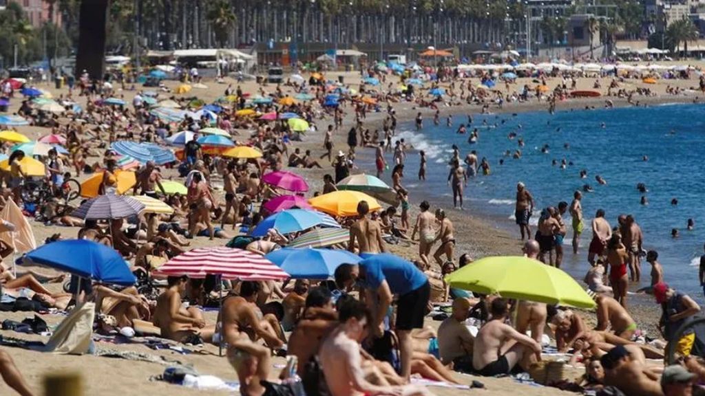 Barcelona endurece las medidas anticoronavirus en las playas
