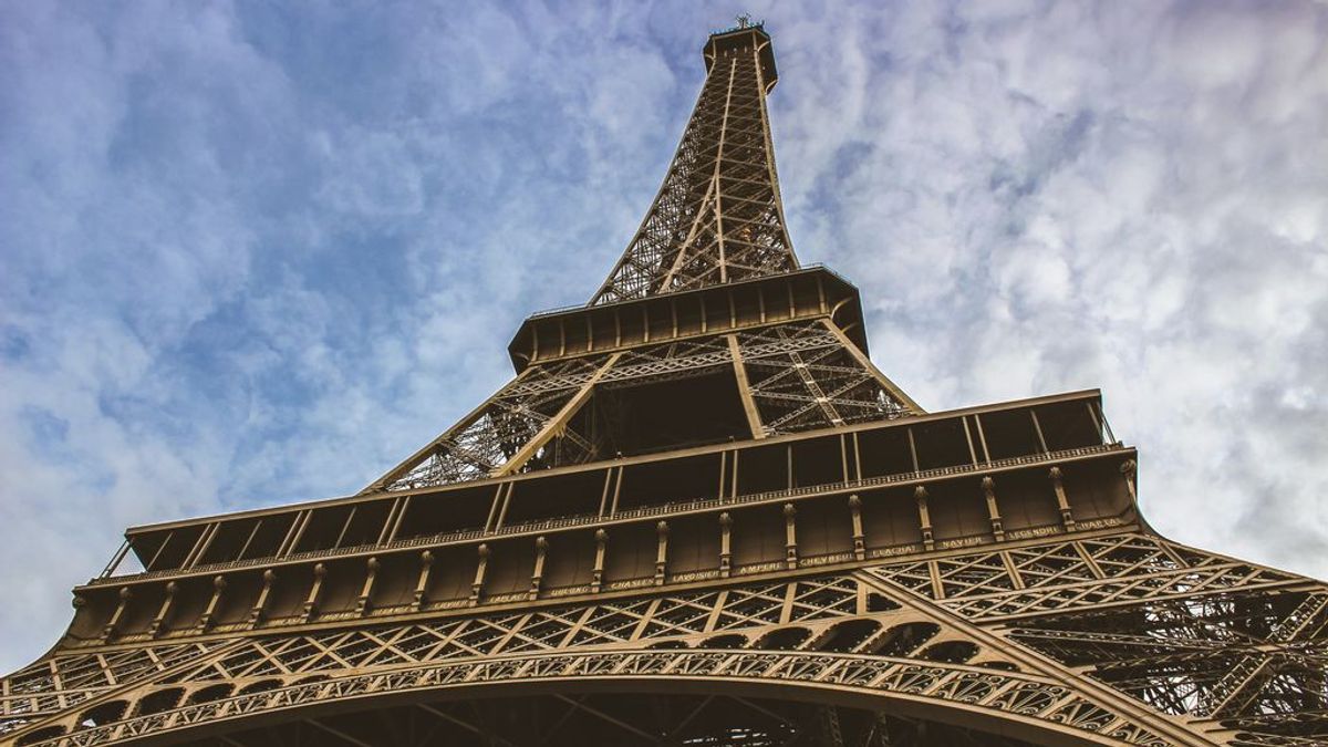 Compartir fotos de la Torre Eiffel de noche es ilegal Compartir fotos de la Torre Eiffel de noche es ilegal