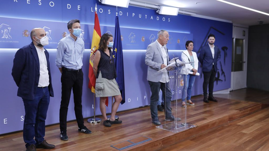 Ocho partidos piden investigar las empresas públicas del AVE a la Meca: "Esperamos que no sean también inviolables" Ocho partidos piden investigar las empresas públicas del AVE a la Meca: "Esperamos que no sean también inviolables"