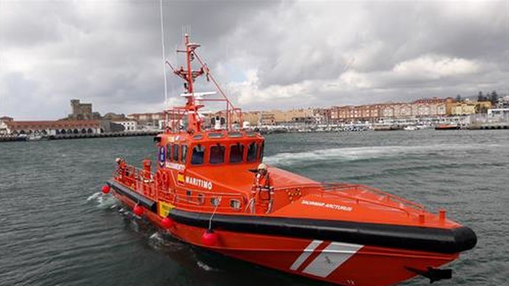 12 niños en una patera: los menores han sido rescatados junto a 22 adultos subsaharianos, en Gran Canaria 12 niños en una patera: los menores han sido rescatados junto a 22 adultos subsaharianos, en Gran Canaria