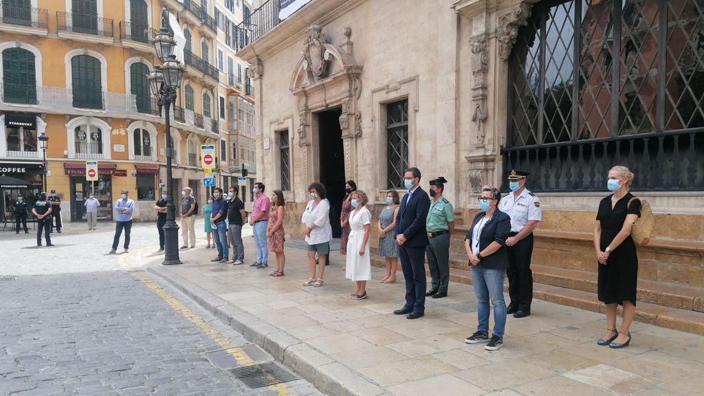 Minuto de silencio por la mujer asesinada a manos de su pareja en Palma de Mallorca Minuto de silencio por la mujer asesinada a manos de su pareja en Palma de Mallorca