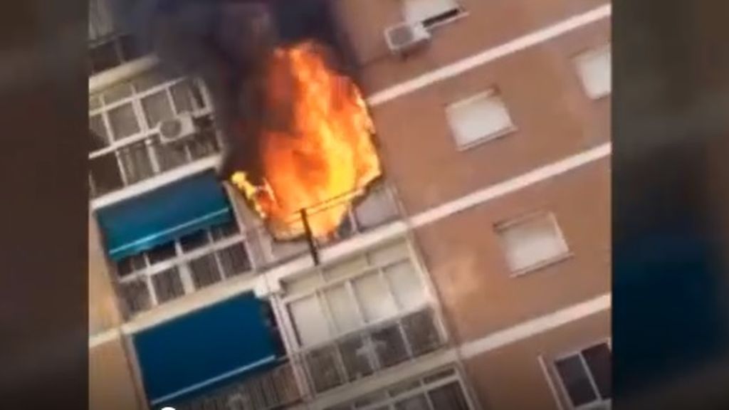 11 personas atendidas en un incendio en un piso de Málaga, entre ellas una embarazada y dos menores