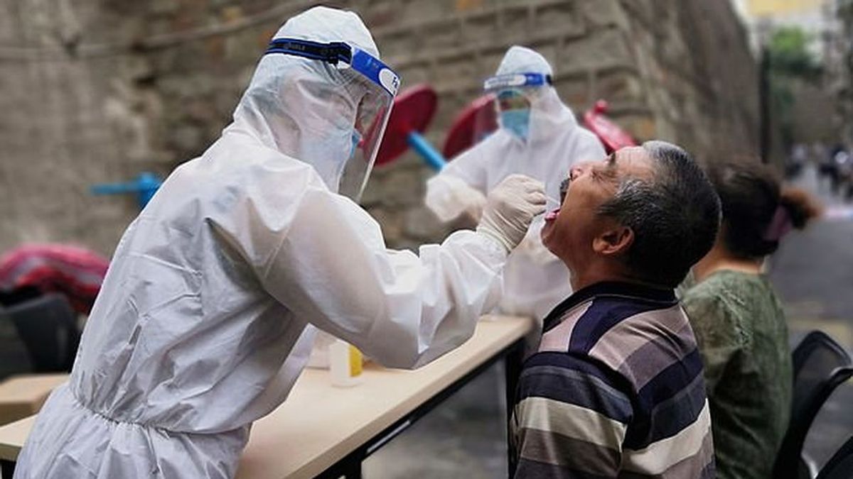 Una ciudad china impone medidas de cuarentena de emergencia tras registrar tres casos de coronavirus