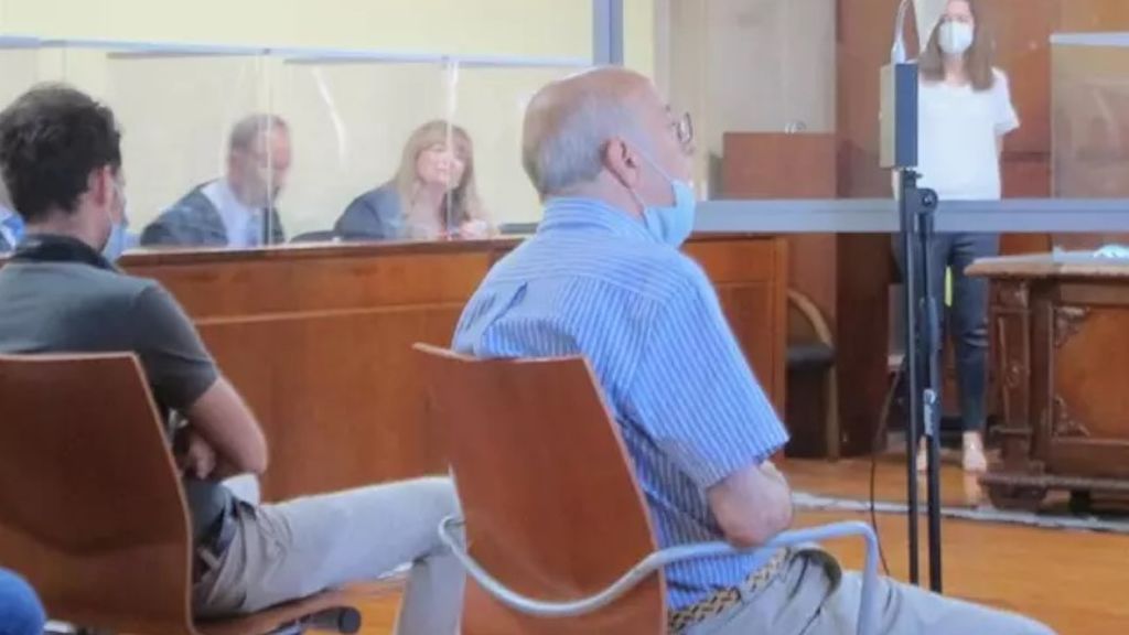 Condenado un octogenario por robarle un millón de euros a otra anciana mientras estaba en la UCI: "Lo cambié a mi nombre porque era el amor de mi vida" Condenado un octogenario por robarle un millón de euros a otra anciana mientras estaba en la UCI: "Lo cambié a mi nombre porque era el amor de mi vida"