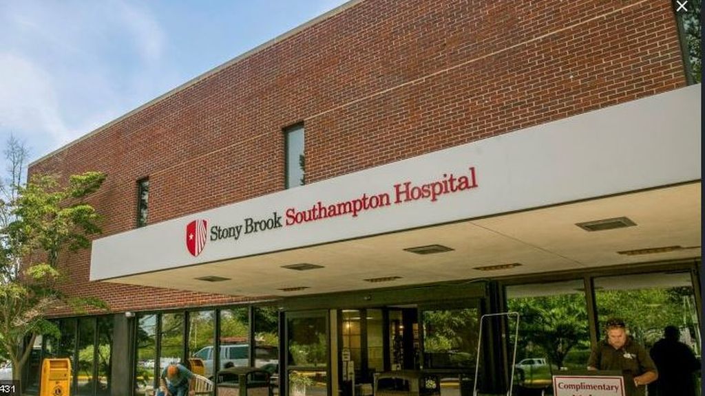 Un hospital de Nueva York encuentra importantes obras de arte en una antigua sala de diálisis Un hospital de Nueva York encuentra importantes obras de arte en una antigua sala de diálisis