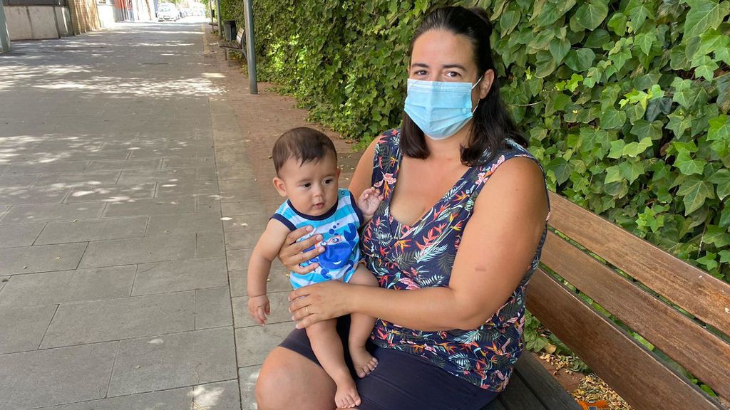Envian a una madre que daba el pecho a su hijo al vestidor en una piscina de Montcada i Reixac Envian a una madre que daba el pecho a su hijo al vestidor en una piscina de Montcada i Reixac