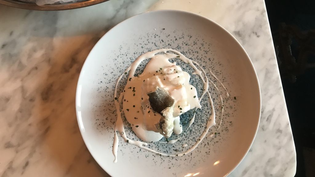 Skrei al horno con corazones de alcachofa y berberechos