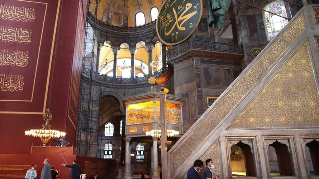 Primer rezo musulmán en Santa Sofía tras su reconversión en mezquita