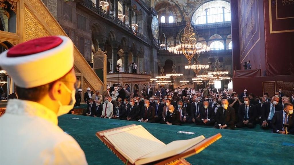 Primer rezo musulmán en Santa Sofía tras su reconversión en mezquita