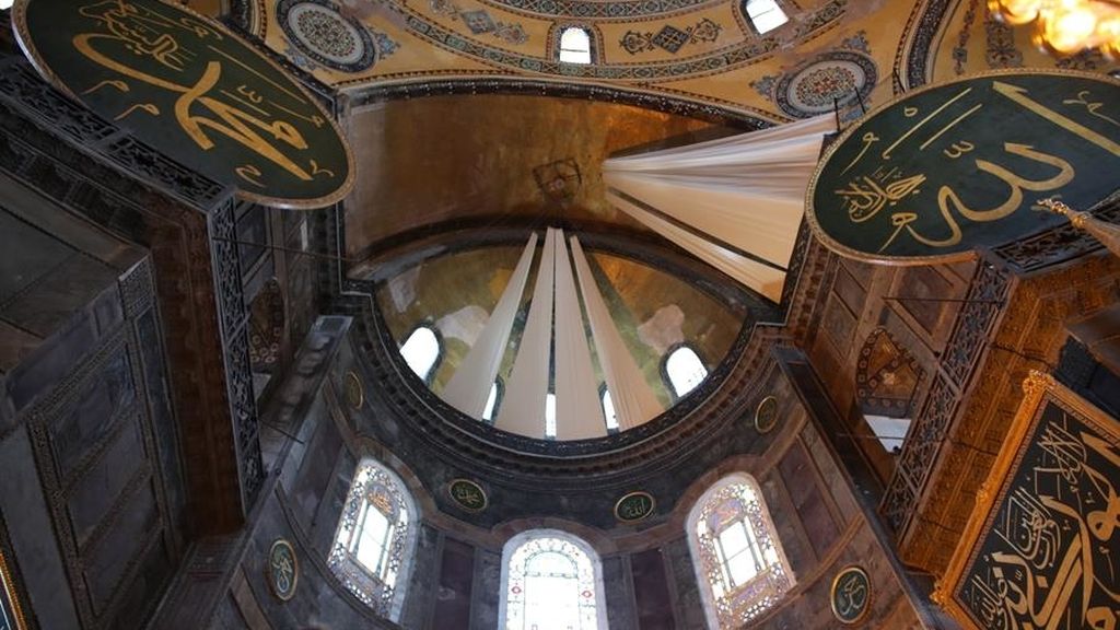 Primer rezo musulmán en Santa Sofía tras su reconversión en mezquita