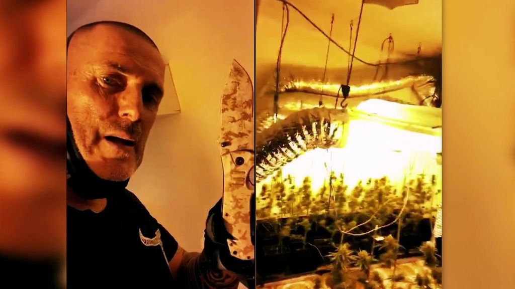 Las  imágenes del asalto de la asociación desokupa a un narcopiso