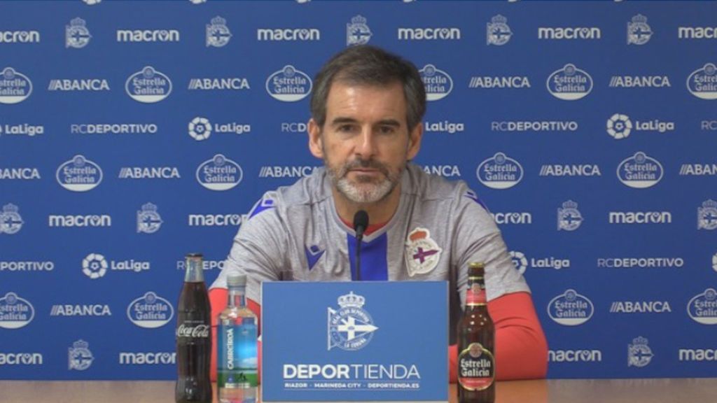 El doctor del Deportivo asiste a la plantilla del Fuenlabrada, que viajó sin médico El doctor del Deportivo asiste a la plantilla del Fuenlabrada, que viajó sin médico