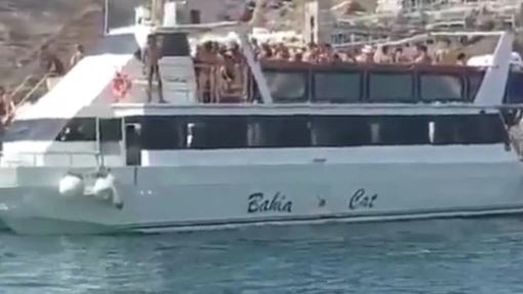 Denunciados los organizadores de una fiesta privada en un catamarán en Canarias por incumplir las medidas sanitarias Denunciados los organizadores de una fiesta privada en un catamarán en Canarias por incumplir las medidas sanitarias
