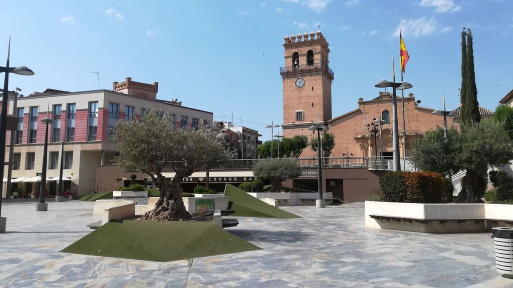 La plaza del Ayuntamiento de Totana vacía esta misma mañana.