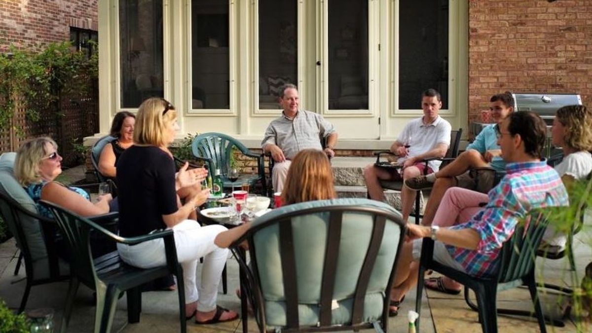 Consejos de los enfermeros para evitar contagiarnos del COVID-19 en reuniones familiares Consejos de los enfermeros para evitar contagiarnos del COVID-19 en reuniones familiares