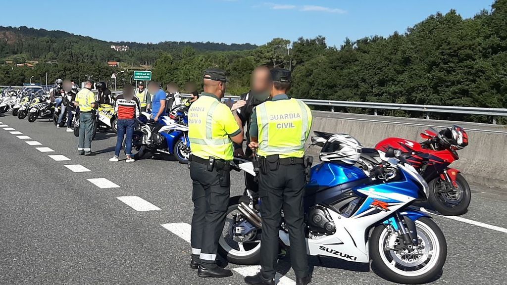 Tráfico vigilará más a los motoristas para evitar accidentes: 27 muertos en 10 fines de semana Tráfico vigilará más a los motoristas para evitar accidentes: 27 muertos en 10 fines de semana