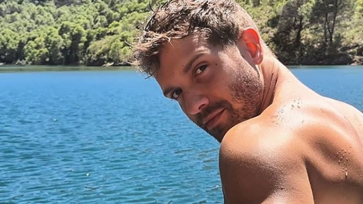 Pablo Alborán, disfrutando de sus vacaciones en un río Pablo Alborán, disfrutando de sus vacaciones en un río