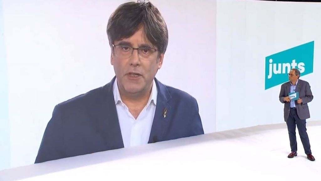 Puigdemont presenta su nuevo partido como "el carril central" hacia la independencia de Cataluña Puigdemont presenta su nuevo partido como "el carril central" hacia la independencia de Cataluña