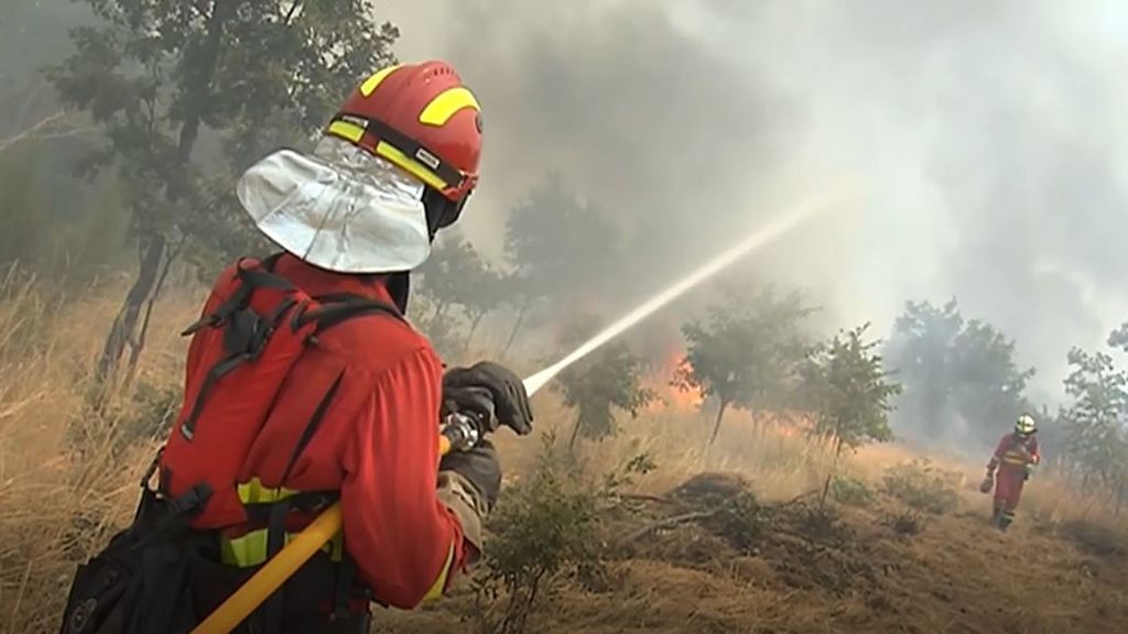 Movilizada la UME para colaborar en las labores de extinción del incendio de Monterrei (Ourense)