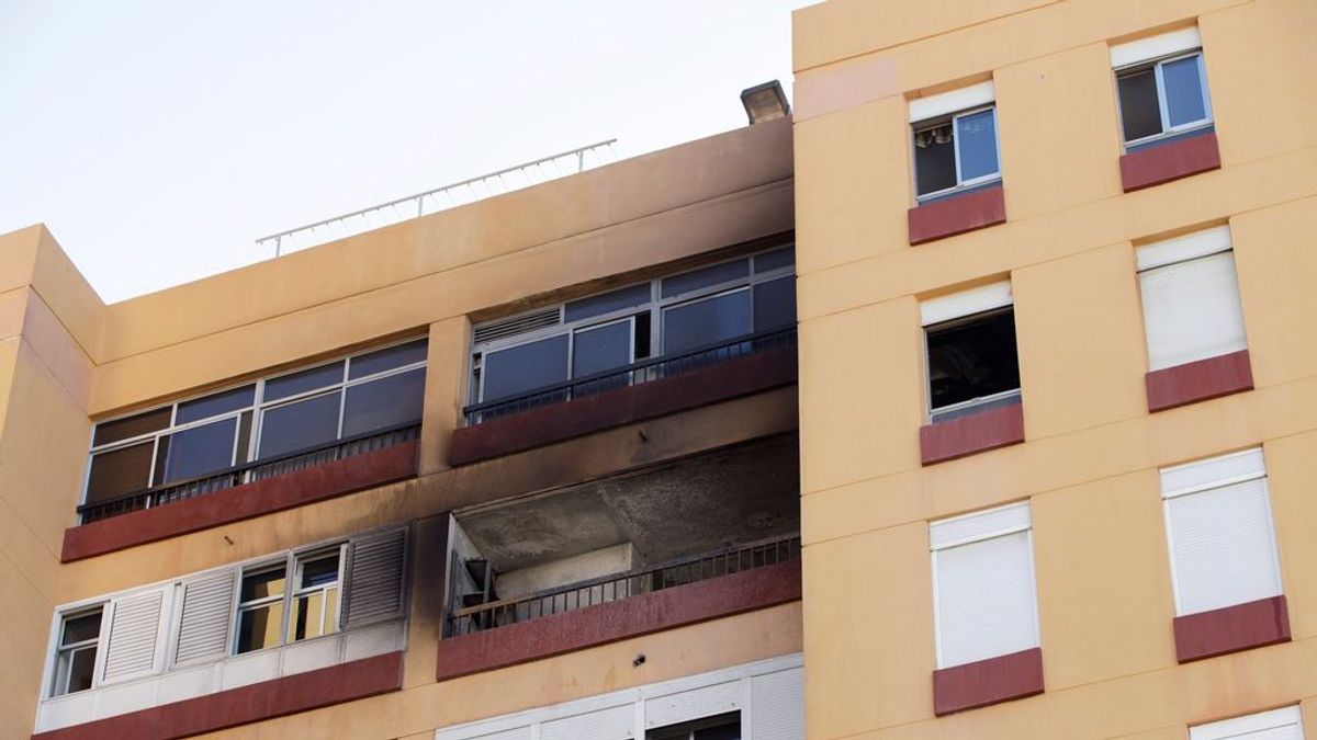 Diecinueve heridos en el incendio de un edificio en Santa Cruz de Tenerife