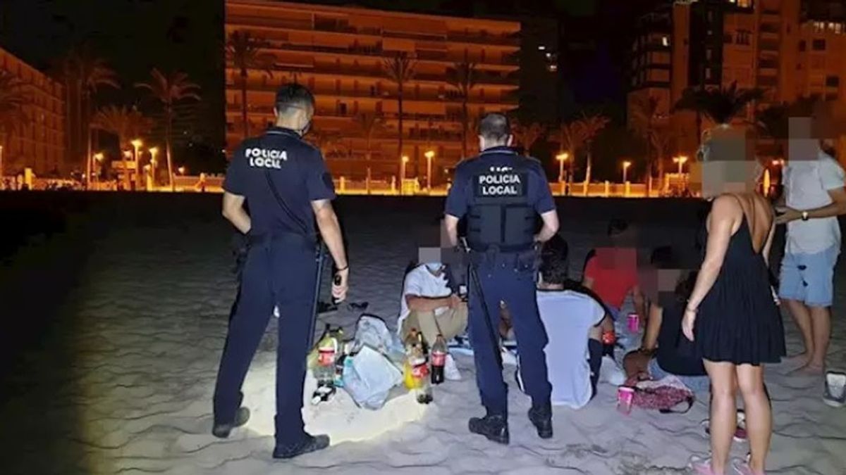 Dos personas detenidas por agredir a dos agentes al requerirles que se pusieran la mascarilla en Alicante