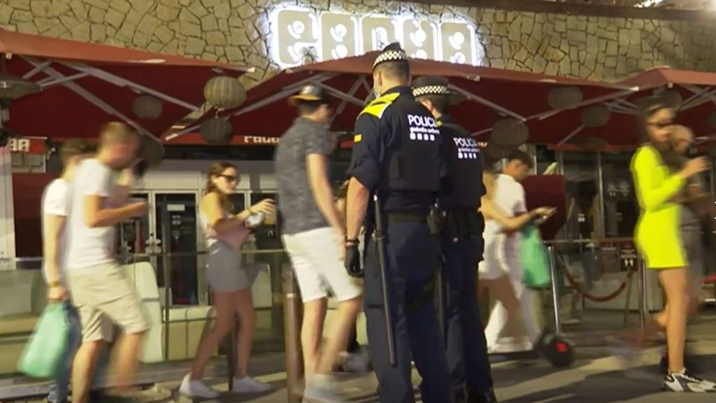 El cierre de ocio nocturno en Cataluña trae quejas y provoca fiestas y botellones en las calles