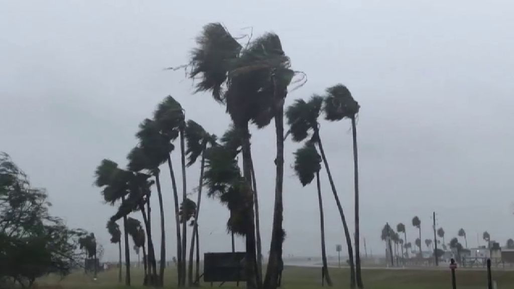 El huracán Hanna toca tierra en Texas con vientos de 145 kilómetros por hora
