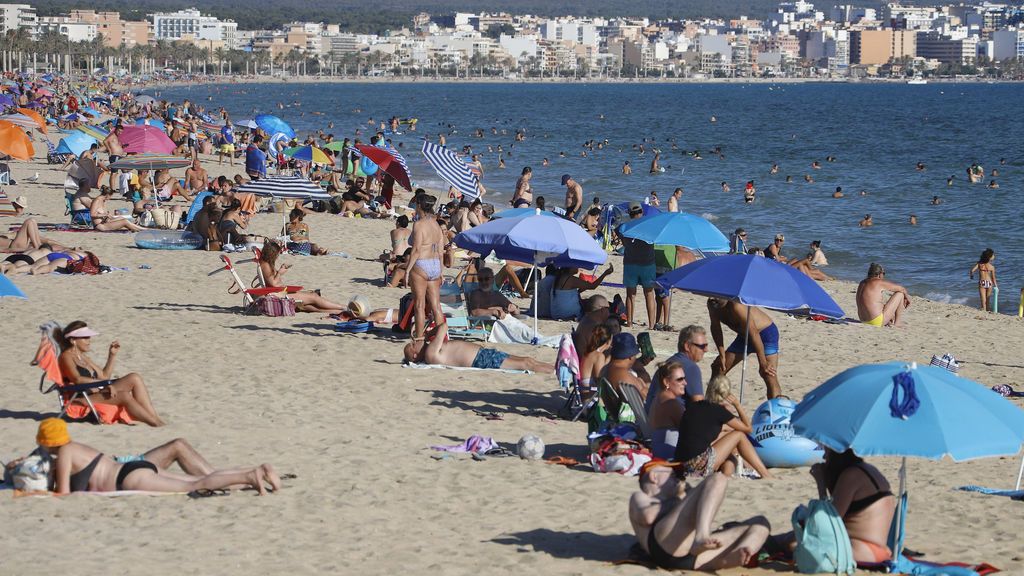 La España turística se rebela contra la cuarentena de Reino Unido y pide un trato excepcional La España turística se rebela contra la cuarentena de Reino Unido y pide un trato excepcional