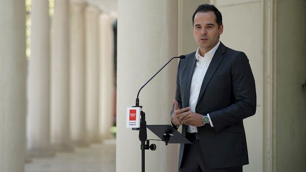 Aguado califica de "chiste" las medidas de España con el turismo en Barajas frente a las de Reino Unido Aguado califica de "chiste" las medidas de España con el turismo en Barajas frente a las de Reino Unido
