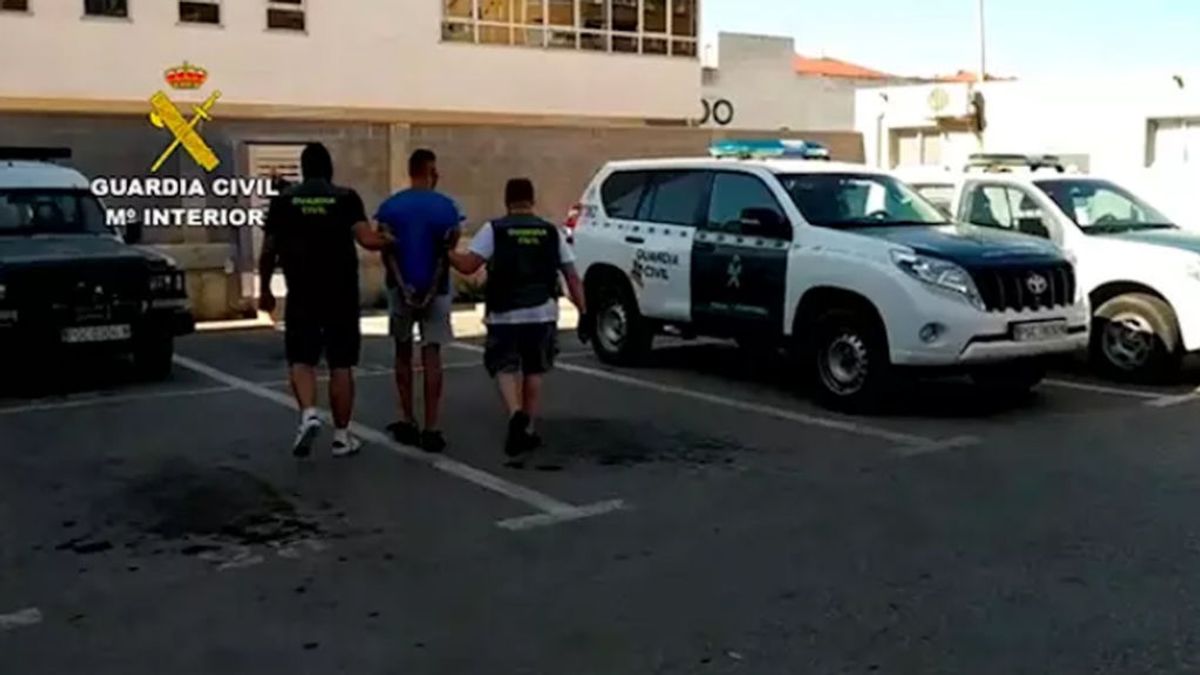 "Vacaciones delictivas" de un murciano en Torrevieja: dos asaltos a cuchillo, un atraco y el robo de un barco