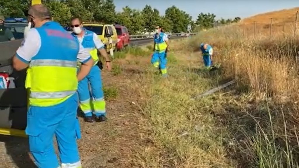 Localizan en una cuneta a una mujer muerta con signos de haber sido atropellada y a una joven herida grave en Madrid Localizan en una cuneta a una mujer muerta con signos de haber sido atropellada y a una joven herida grave en Madrid