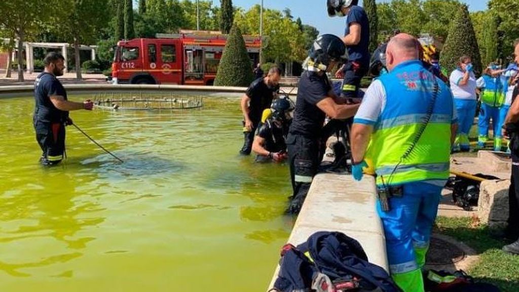 Muere un joven tras ser succionado por una tubería mientras se bañaba en una fuente Muere un joven tras ser succionado por una tubería mientras se bañaba en una fuente