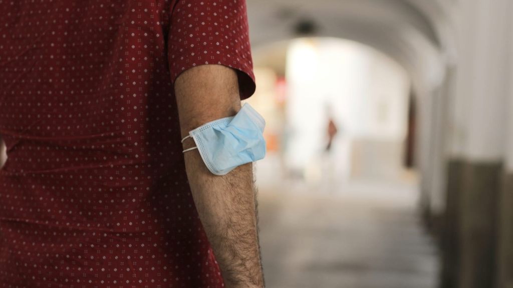 Una campaña anima a no usar mascarilla y "saturar el sistema sanitario" denunciando a médicos Una campaña anima a no usar mascarilla y "saturar el sistema sanitario" denunciando a médicos