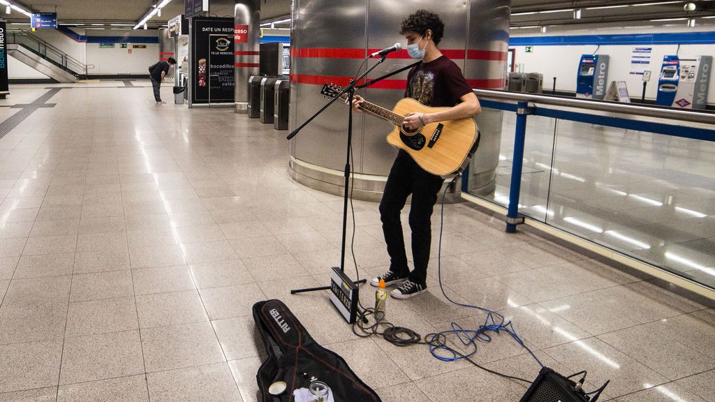 Músicos callejeros sí, pero sin pasar la gorra: Madrid regula las actuaciones en la calle Músicos callejeros sí, pero sin pasar la gorra: Madrid regula las actuaciones en la calle