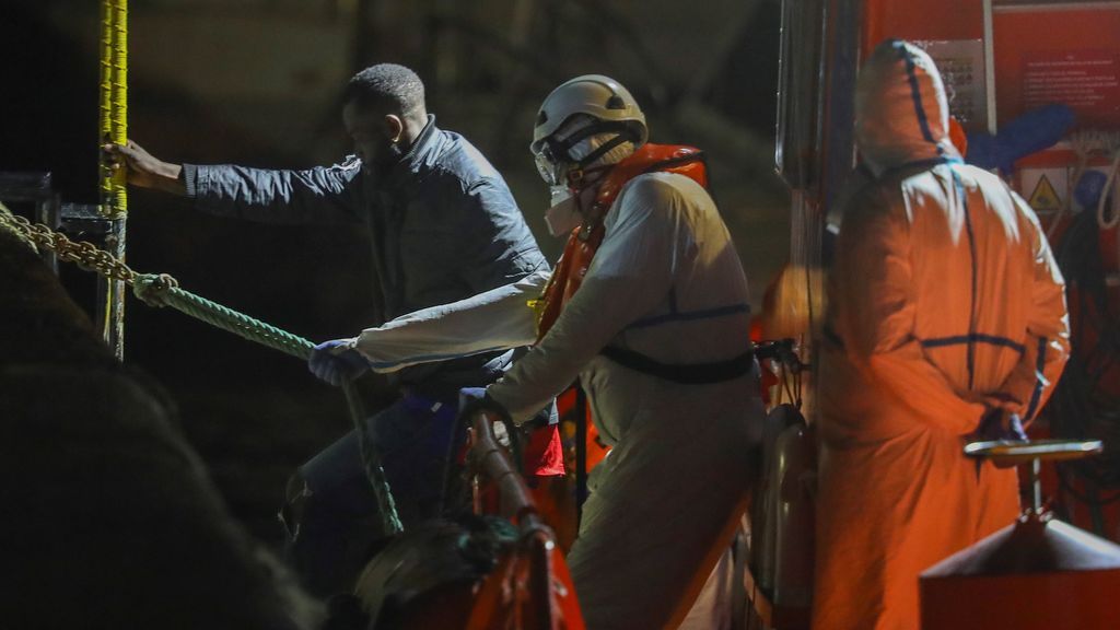 Suben a 34 los positivos entre los inmigrantes llegados en patera a Murcia Suben a 34 los positivos entre los inmigrantes llegados en patera a Murcia