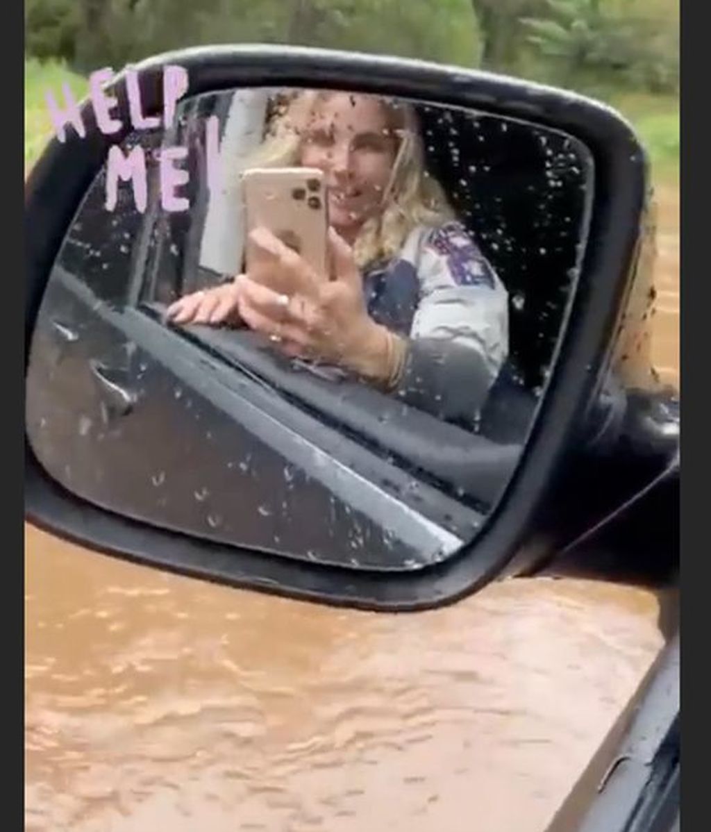 Elsa Pataky atrapada en medio de una riada