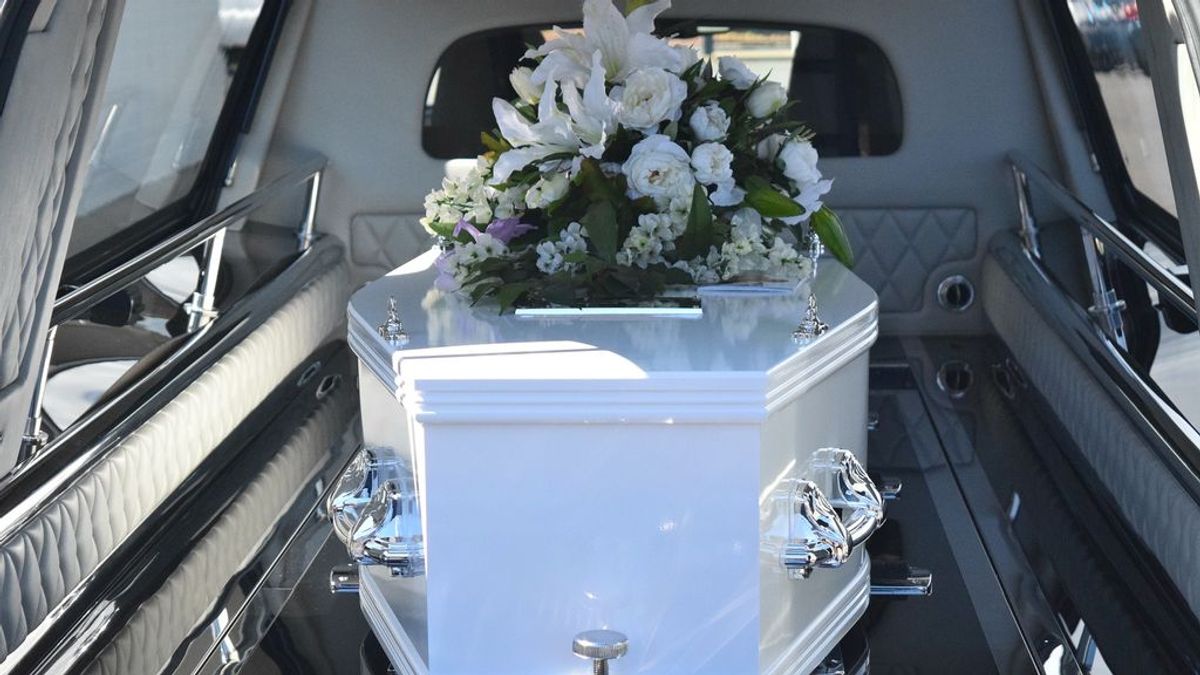 Una mujer sepulta a sus padres y a tres hermanos a causa del coronavirus