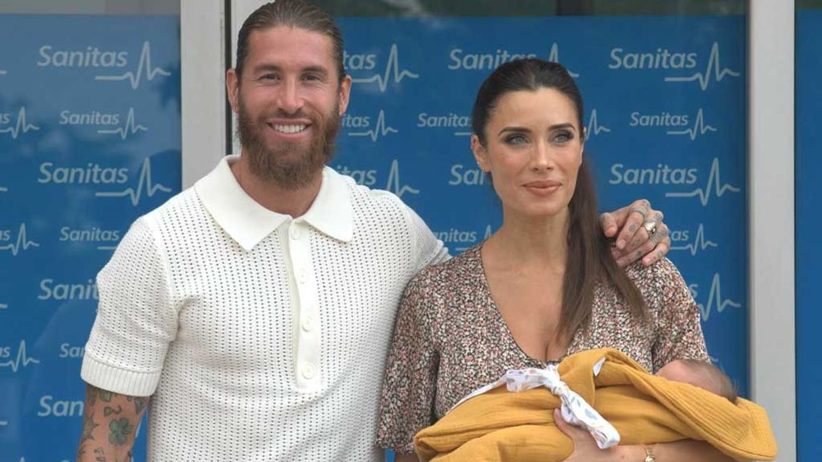 Sergio Ramos y Pilar Rubio posan con su cuarto hijo recién nacido, Máximo Adriano Sergio Ramos y Pilar Rubio posan con su cuarto hijo recién nacido, Máximo Adriano