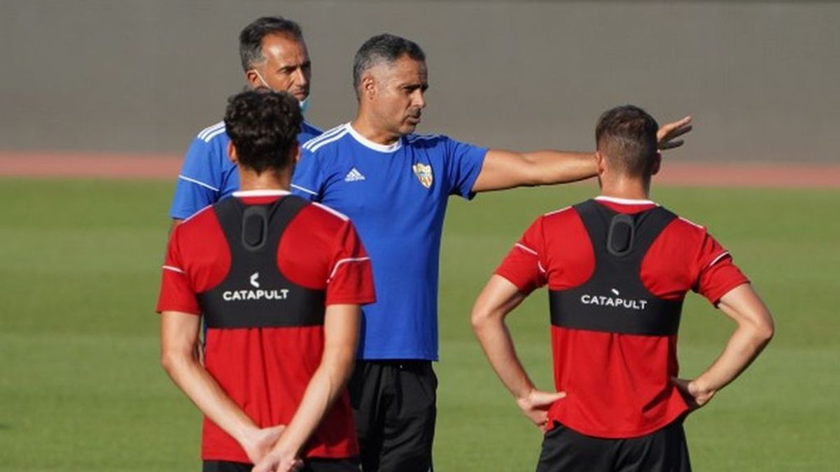 El Almería informa de un positivo por coronavirus en su plantilla y pone en riesgo la celebración del play-off El Almería informa de un positivo por coronavirus en su plantilla y pone en riesgo la celebración del play-off