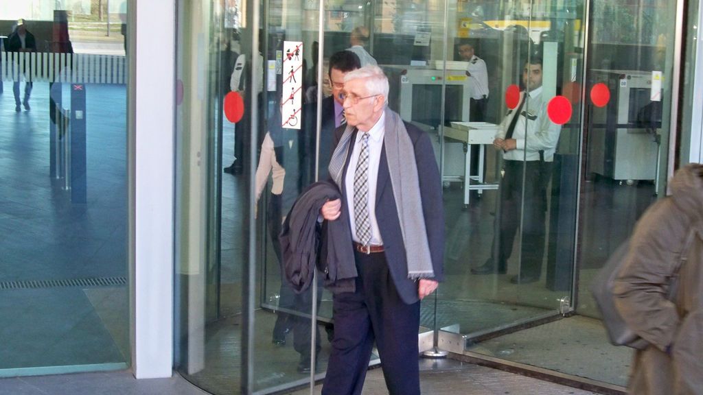 El juez de la Mata De la Mata propone juzgar a tres exgerentes de CDC en el caso del 3% por financiación ilegal El juez de la Mata De la Mata propone juzgar a tres exgerentes de CDC en el caso del 3% por financiación ilegal