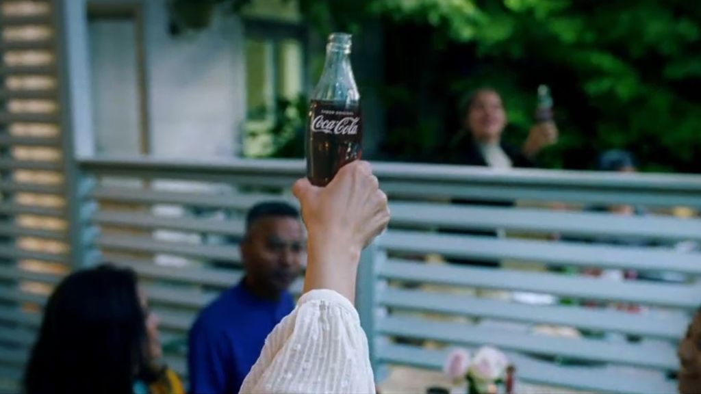 'Todo lo bueno está por venir': la optimista campaña de Coca-Cola con un apoyo a la hostelería 'Todo lo bueno está por venir': la optimista campaña de Coca-Cola con un apoyo a la hostelería