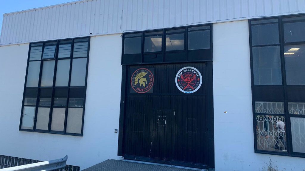 El portero que cerró un pub en Oleiros por su positivo, origen de un brote de 18 personas en un gimnasio de Arteixo El portero que cerró un pub en Oleiros por su positivo, origen de un brote de 18 personas en un gimnasio de Arteixo