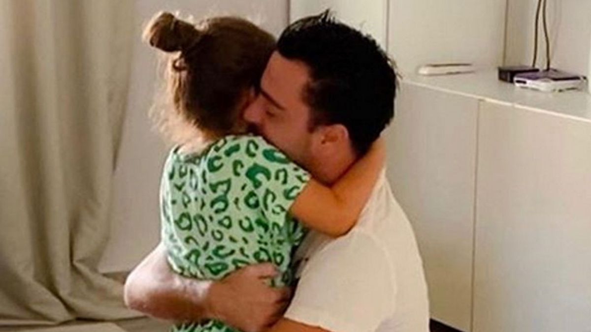 Xavi Hernández supera el coronavirus: “Estoy recuperado y de vuelta, en casa junto a mi familia”