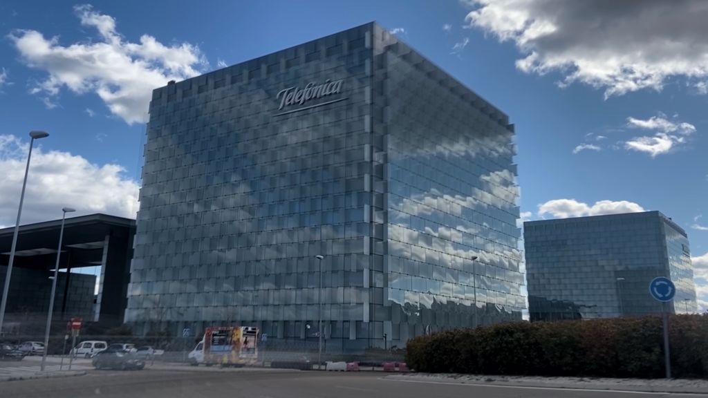 Telefónica se compromete a tener cubierto el 100% de España con su red fibra en 2025 Telefónica se compromete a tener cubierto el 100% de España con su red fibra en 2025