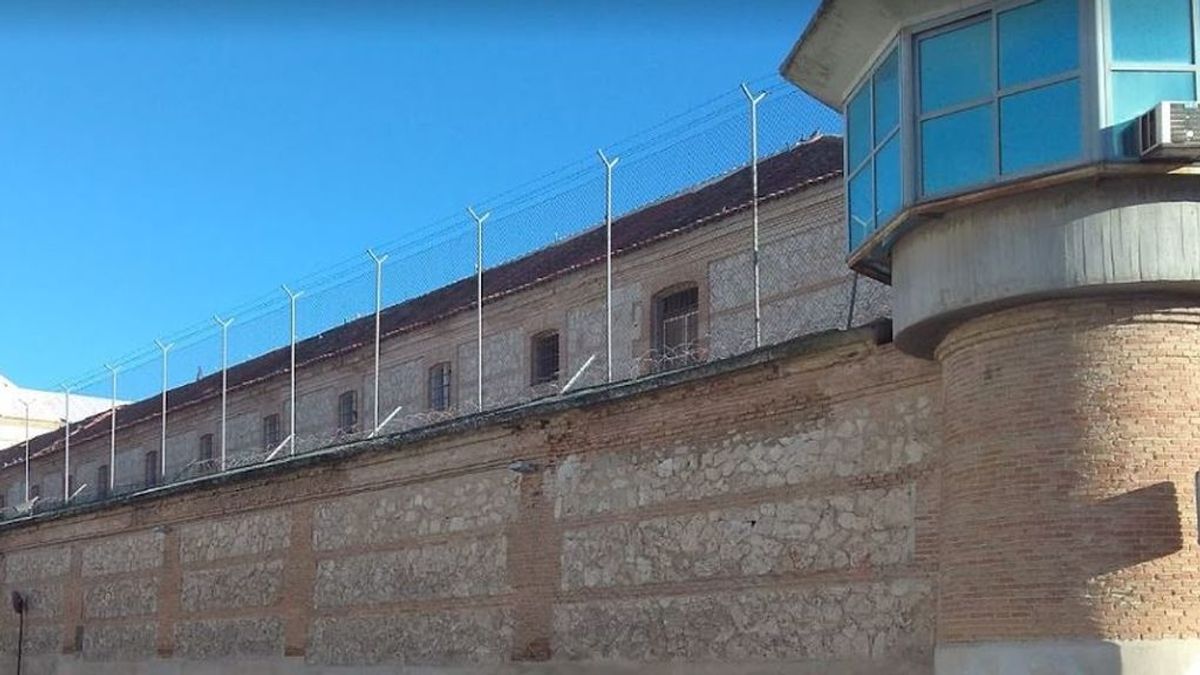 El doble confinamiento de 100 presos de la cárcel de Ocaña I: encerrados en sus celdas por un caso positivo El doble confinamiento de 100 presos de la cárcel de Ocaña I: encerrados en sus celdas por un caso positivo